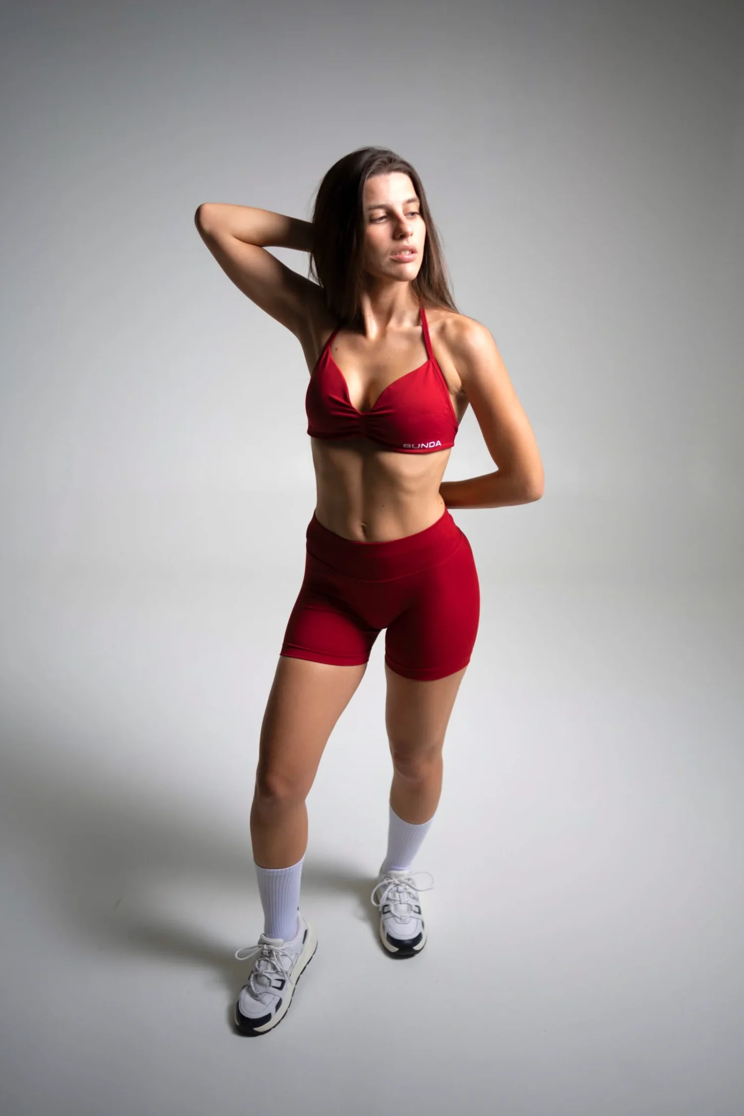 OUTFIT TIMELESS RED WINE SHORT