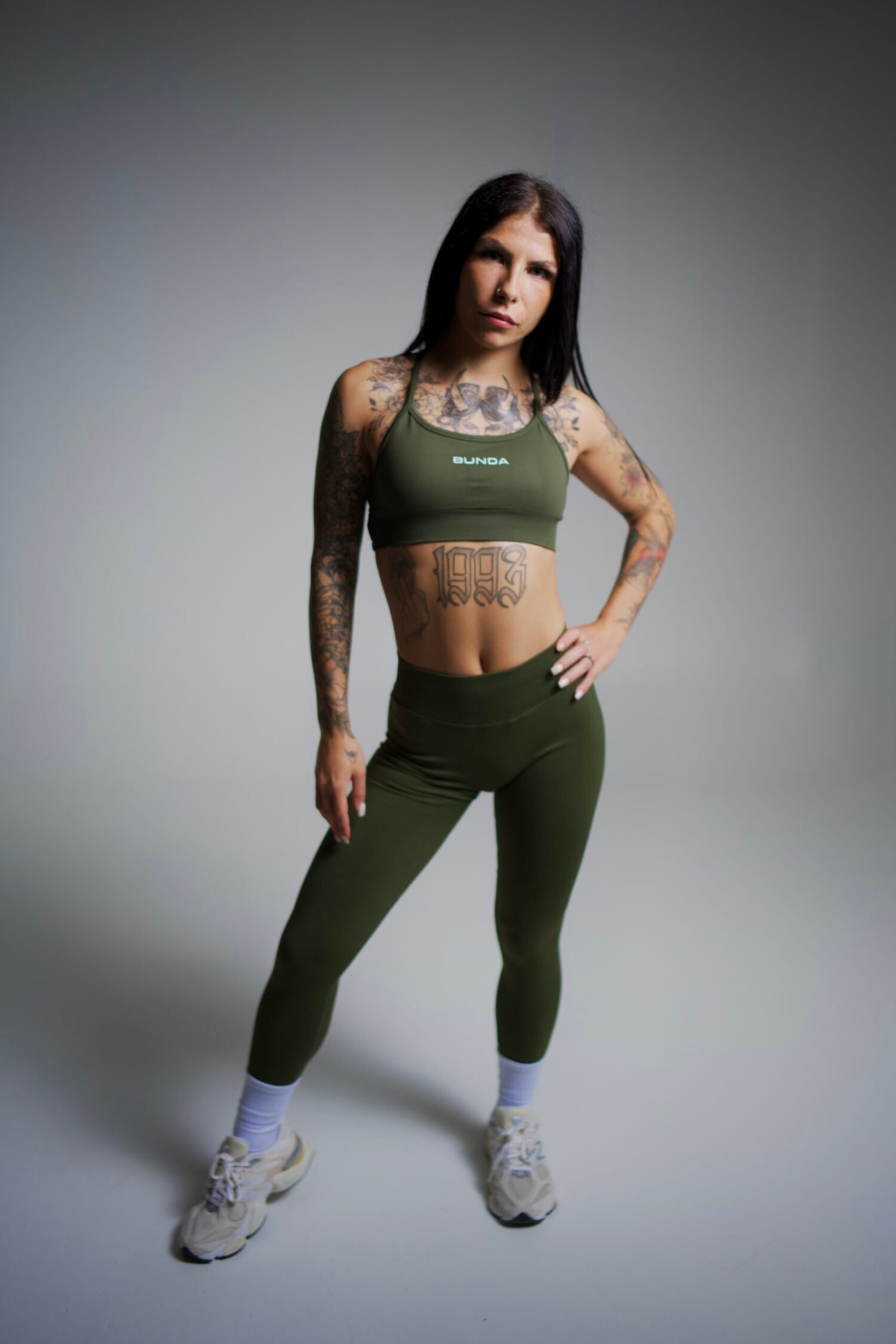 OUTFIT STORYTELLING MILITARY GREEN LEGGING