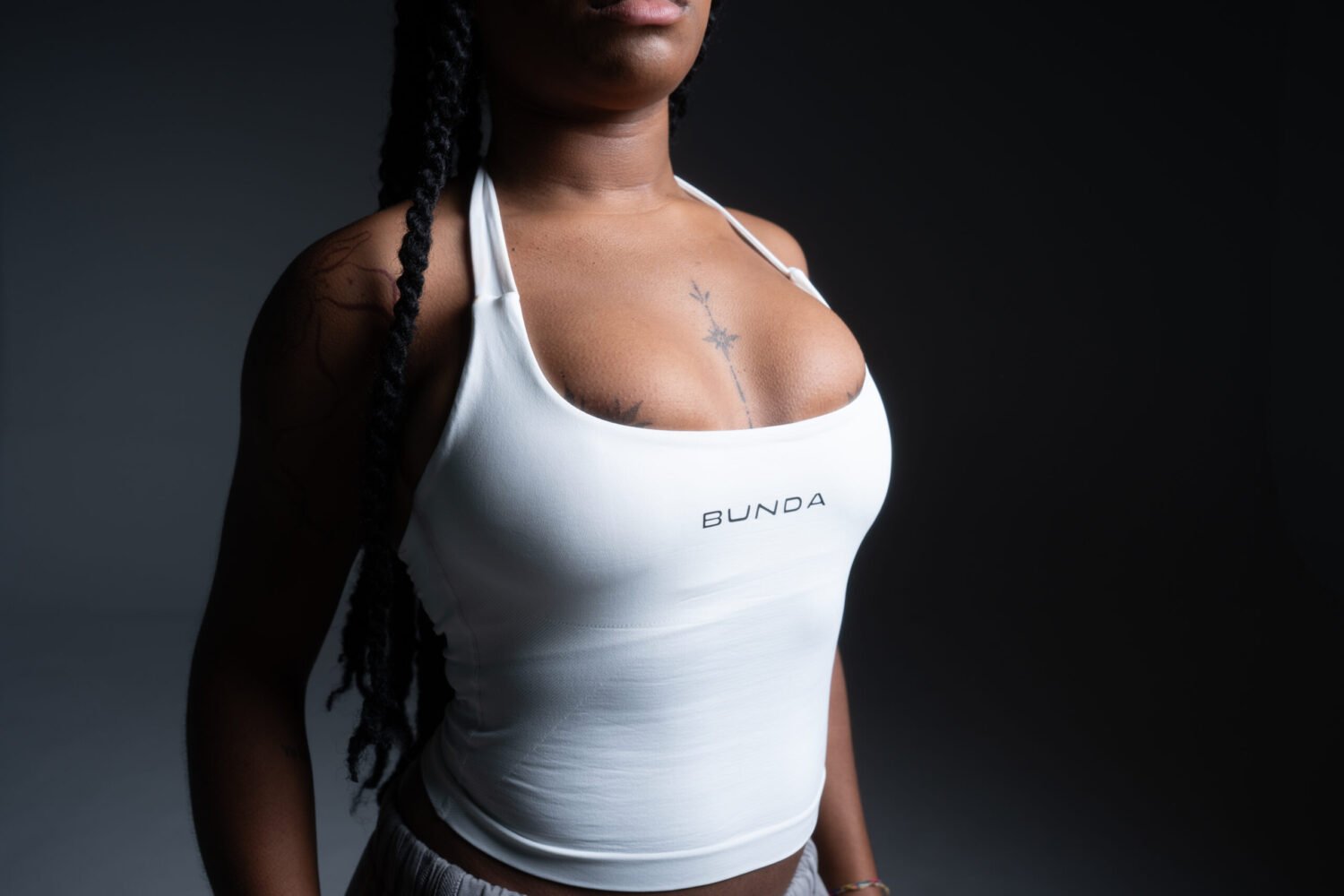 PERFORMANCE TEE — WHITE